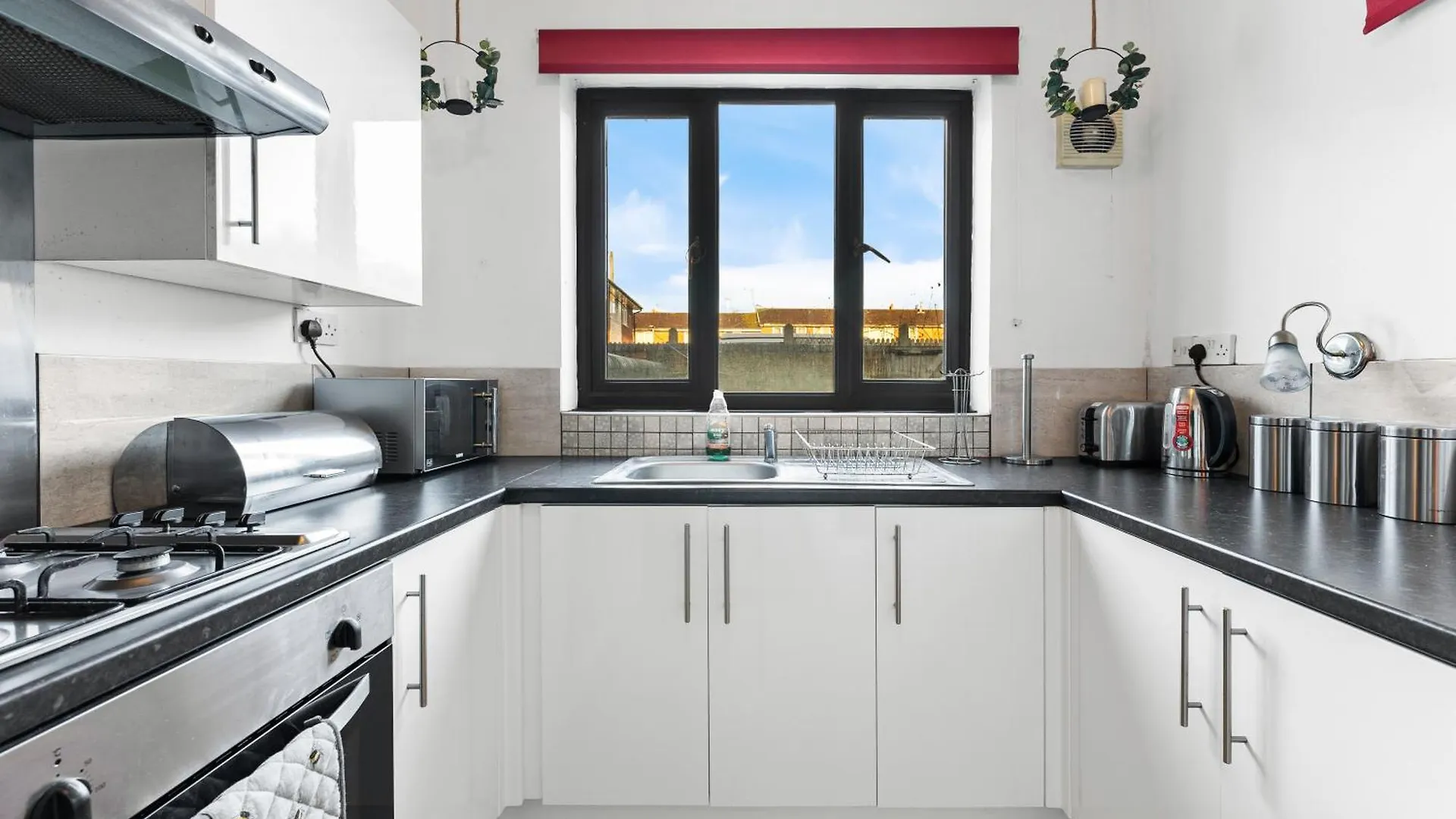 Holiday home Simplistic Central 3 Bed In Chester - Garden