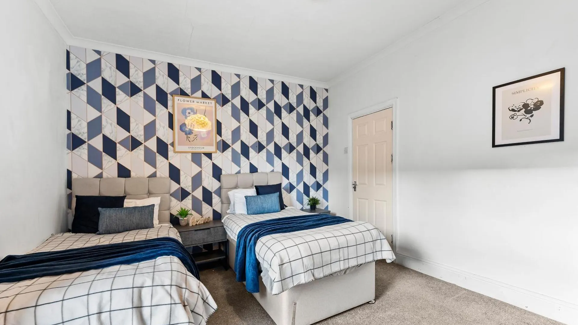 Simplistic Central 3 Bed In Chester - Garden 0*,  United Kingdom