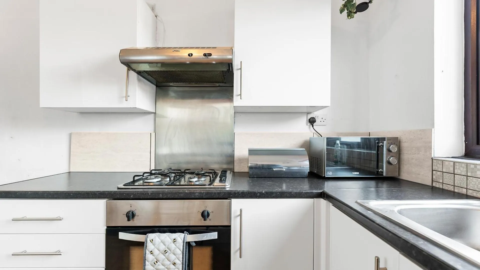 Simplistic Central 3 Bed In Chester - Garden United Kingdom
